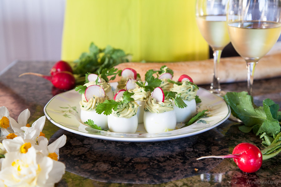 http://chateaulala.com/wp-content/uploads/2014/04/avocado-deviled-eggs-gluten-free.jpg