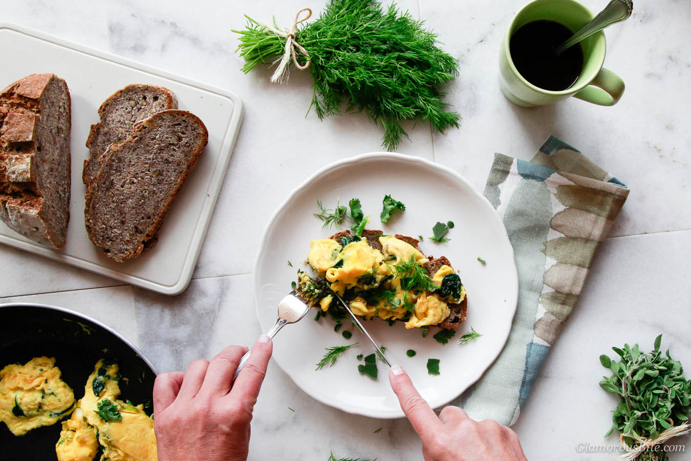 http://chateaulala.com/wp-content/uploads/2015/03/how-to-paleo-scrambled-eggs-herbs-recipe.jpg