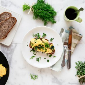 Paleo Scrambled Eggs with Herbs 1