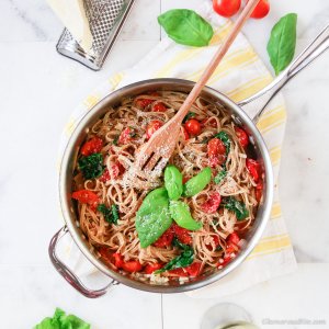 Whole-wheat Pasta with tomato Spinach