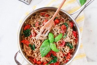 Whole-wheat Pasta with tomato Spinach